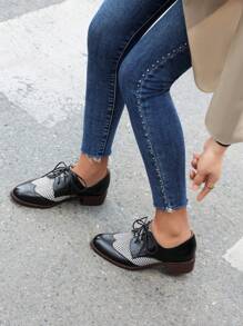 Women's Retro Low Heel British Style Oxford Shoes With Thick Heel And Lace-Up Design