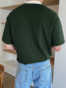 DAZY Camisa polo de verano para hombres con mangas cortas y letra impresa en color de contraste para regreso a la escuela - Verde militar - Ver 2