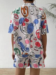 SHEIN Essnce Đầy màu sắc Con người Mặt Mẫu In Áo sơ mi Và Bộ quần short - Nhiều màu - Xem 2