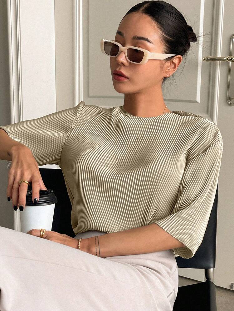 Pleated Round Neck Short Sleeve Casual T-Shirt