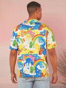 SHEIN X Care Bears 男士夏季度假卡通奇幻多巴胺彩虹熊天空图案休闲宽松短袖衬衫 - 藍色 - 查看 2