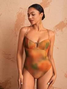 GABRIELLE NTI Combinaison femme designer avec imprimé tie-dye, en maille avec sangles en chaîne métallique, pour l'été, les vacances, les festivals