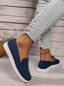 Summer Slip-On Breathable Loafers For Casual Occasions, With Lightweight And Non-Slip Solid Color Soft Sole Design, Suitable For Driving.