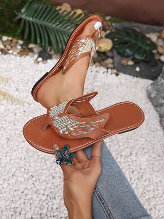 Summer New Arrival Large Size Embroidery Thong Women Outdoors Beach Flat Thong Slippers Sandals