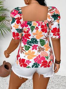 SHEIN VCAY 大尺碼女性花卉印花度假甜心領短泡泡袖T恤 - 彩色 - 查看 3