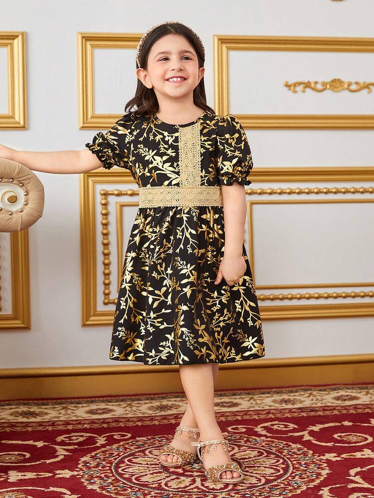 Young Girl's Dress With Floral Print, Lace And Puff Sleeves And A Bag As An Accessory