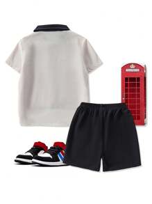 男孩休閒街頭服，將棋盤圖案與字母結合採用潮流杏色和黑色短袖禮服襯衫和黑白棋盤圖案，有趣的賽車元素短褲，適合日常穿著，與朋友閒逛，春夏季節 - 黑色 - 查看 2