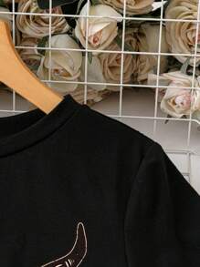 SHEIN LUNE 大码女式休闲复古牛头字母印花圆领短袖修身中长连衣裙，夏季 - 黑色 - 查看 5