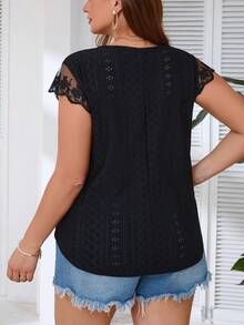 SHEIN Clasi Plus Size Cổ Chữ V Phối Ren Chắp Vá Rỗng Áo Phông Thêu - màu đen - Xem 2