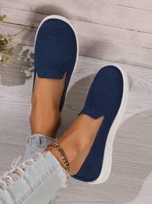 Summer Slip-On Breathable Loafers For Casual Occasions, With Lightweight And Non-Slip Solid Color Soft Sole Design, Suitable For Driving.
