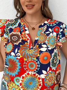 SHEIN LUNE Blusa de talla grande de verano con estampado floral colorido, cuello en V y volante en el bajo