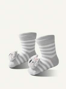 SHEIN 2對嬰兒考拉3D圖案襪子，適用於日常戶外穿著 - 彩色 - 查看 3