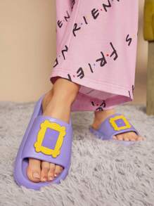 FRIENDS X SHEIN Chancletas moradas de plástico con estampado de letras para mujer, para el otoño - Morado - Ver 1
