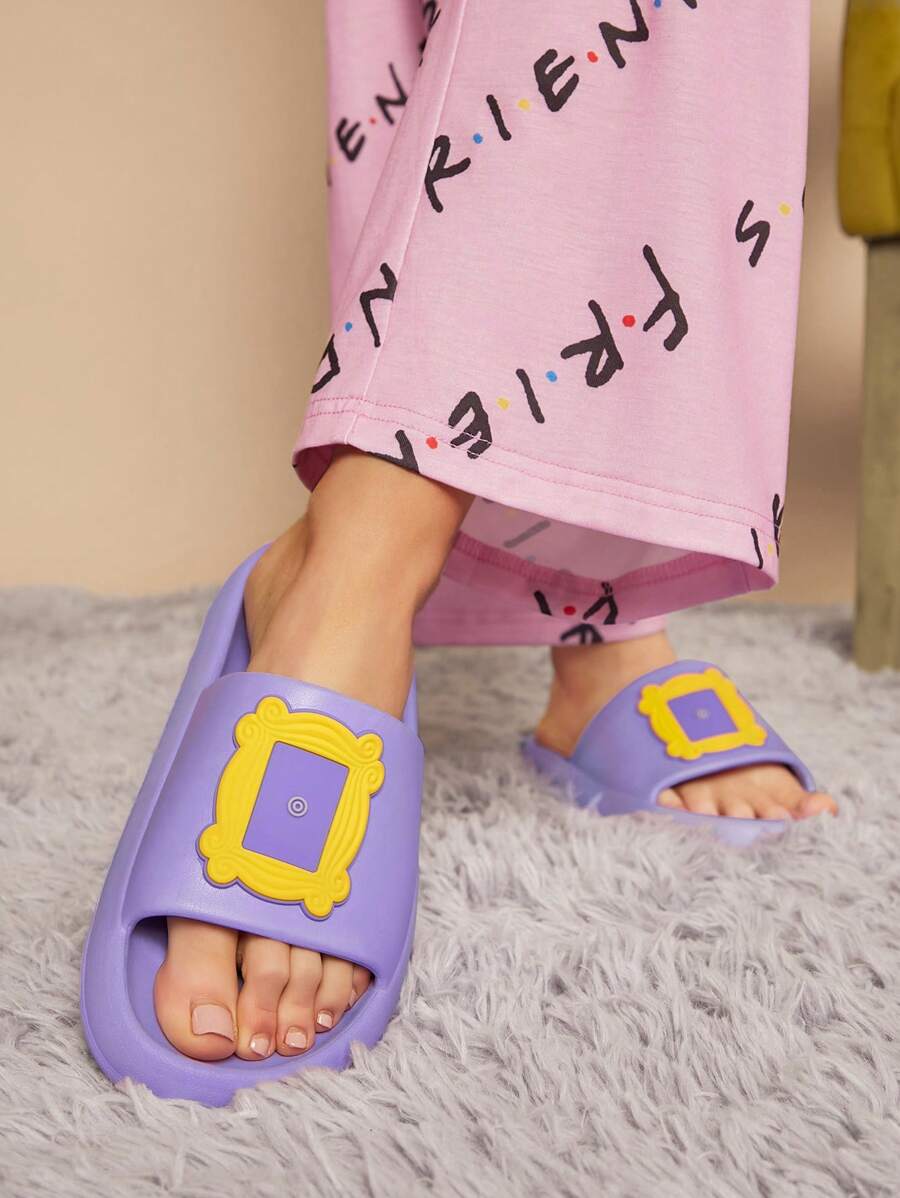 FRIENDS X SHEIN Chancletas moradas de plástico con estampado de letras para mujer, para el otoño - Morado - Ver 1