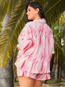 SHEIN SXY 大码女式 3 件套扭曲纹理印花短袖衬衫、短款露背上衣和短裤，适合休闲夏季服装，适合约会、休闲、购物、街头服饰、外出、度假、海滩，易于搭配且看起来苗条 - 彩色 - 查看 2