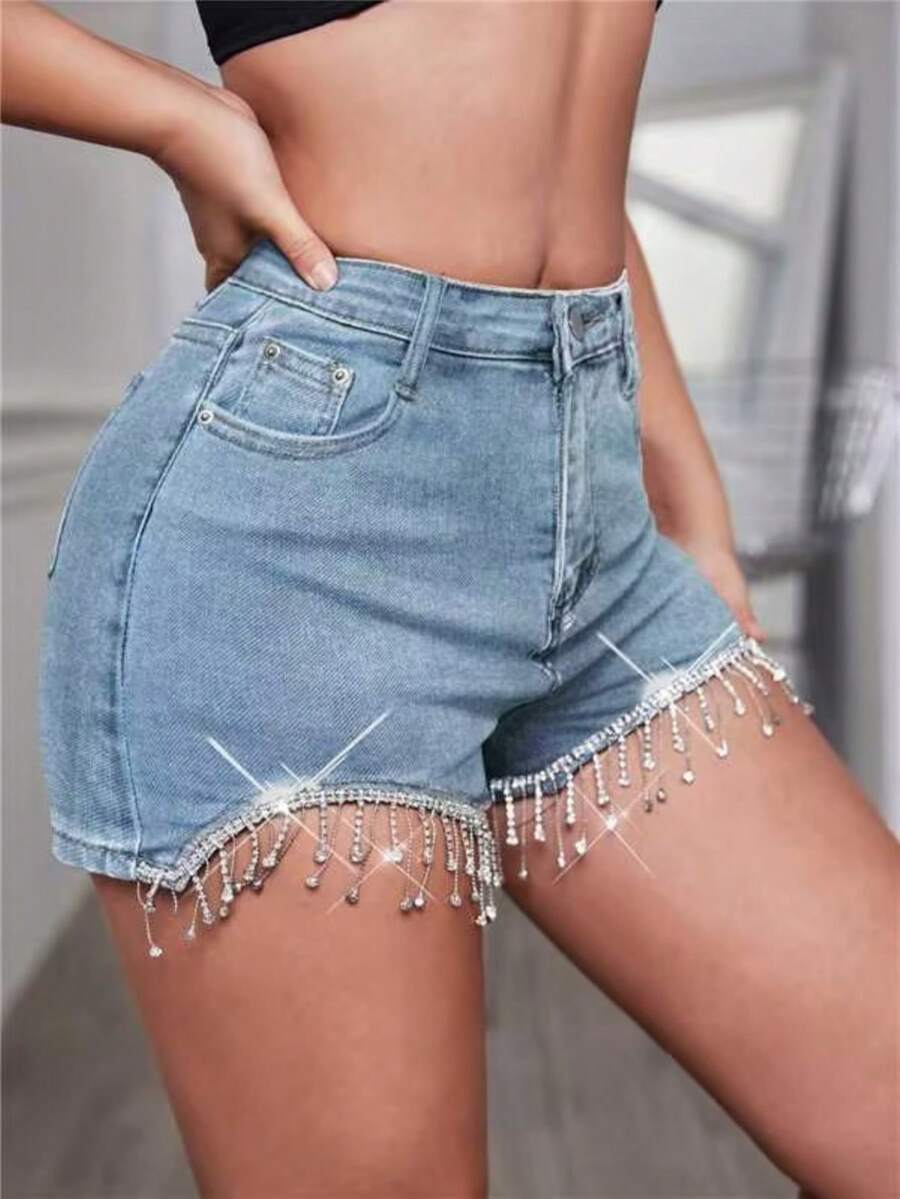 Short en jean mini avec taille haute, poches en biais, garniture de franges avec strass, confortable pour l'été - Jean clair - Voir 1