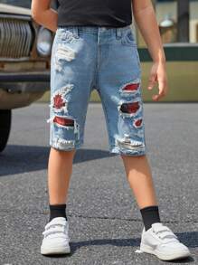 SHEIN Jeans cortos, rasgados, desteñidos y con parches de cuadros rasgados de navidad de color azul para niño joven, con estilo para uso casual en vacaciones de verano y uso diario.