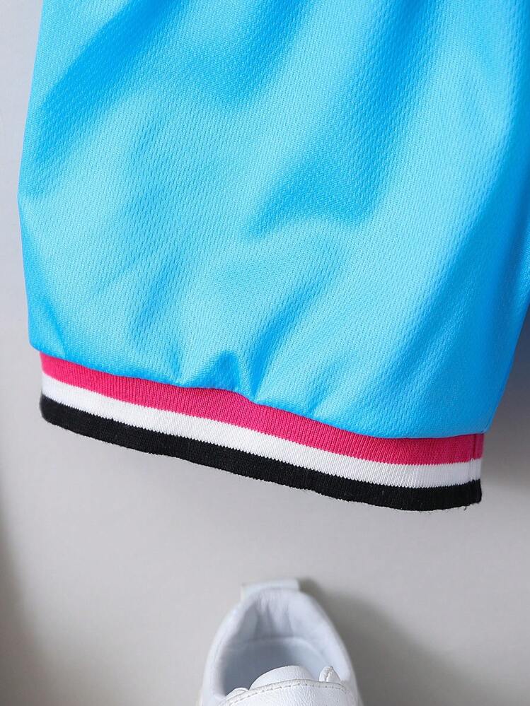 SHEIN Kleine Jungen Farbblock-gestreiftes Buchstaben- und Zahlen-bedrucktes Westen-Shorts-Set für den Sommer - Blau - Übersicht 6