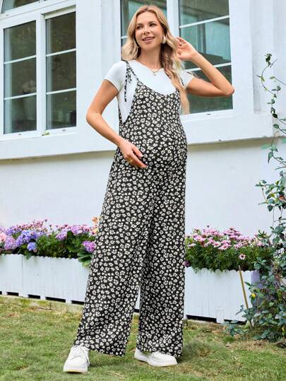 SHEIN Maternity Ditsy Floral Decorated Two-Piece Set With Spaghetti Strap Jumpsuit & Short Sleeve T-Shirt