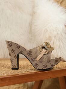 New Spring And Summer Beach Vacation Slip Resistant Comfortable Retro Floral Cloth Material Metal Buckle Round Toe High Heel Thick Bottom Sandals