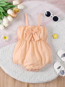 Enterizo con tirantes de decoración de patrón de mariposa en un unicolor para bebé (niña)