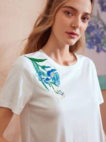 MOTF PREMIUM FLORAL EMBROIDERY SHORT SLEEVE T-SHIRT - White - View 3