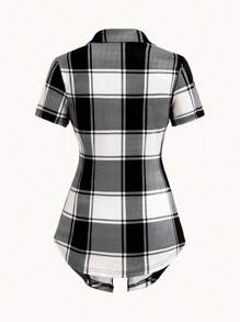 EMERY ROSE Camiseta gráfica para mujer con cuello vuelto de 2 en 1 de manga corta con estampado a cuadros - Blanco y Negro - Ver 2