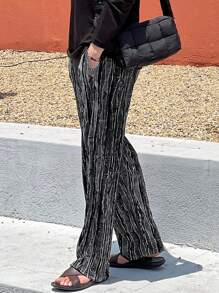 DAZY Men Straight Leg Casual All Seasons Printed Baggy Pants With Pockets, For Fall - Black - View 2