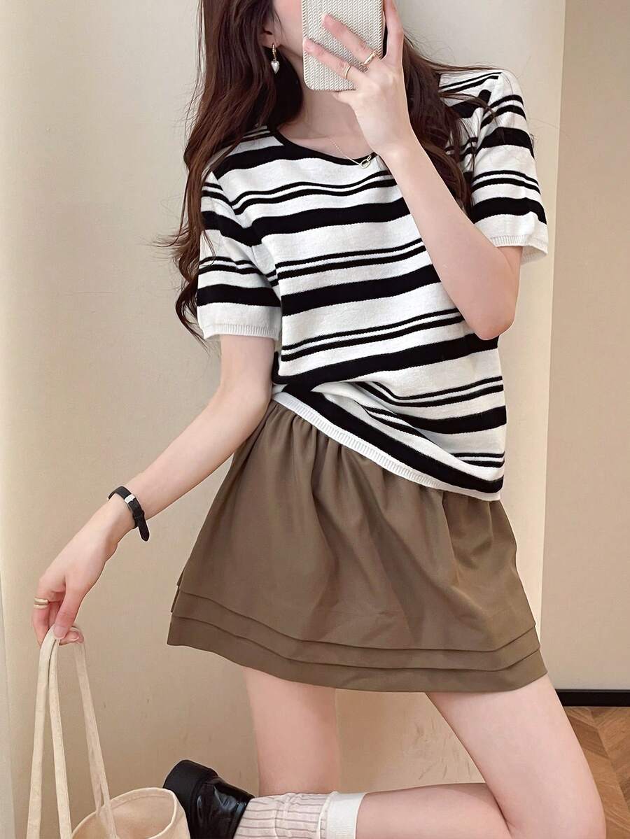 Minimalist And Versatile Striped Round Neck Short-Sleeved Pullover - Black and White - View 1