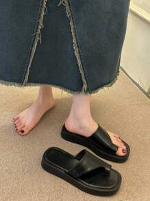 Zapatillas populares para mujeres llegadas nuevas de 2024, sandalias deportivas casuales resistentes al olor y antideslizantes, adecuadas para la playa en verano