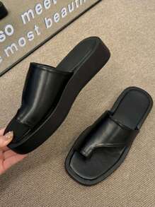 Zapatillas populares para mujeres llegadas nuevas de 2024, sandalias deportivas casuales resistentes al olor y antideslizantes, adecuadas para la playa en verano