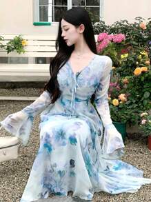 DAZY 女士V领印花长袖雪纺连衣裙，腰部系带，荷叶边，秋季度假装扮，女士复活节长裙 - 藍色 - 查看 1
