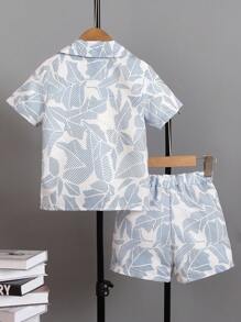 SHEIN Conjunto de camisa de manga corta y pantalones cortos de lino con estampado tropical de plantas para niño joven, ideal para vacaciones de verano