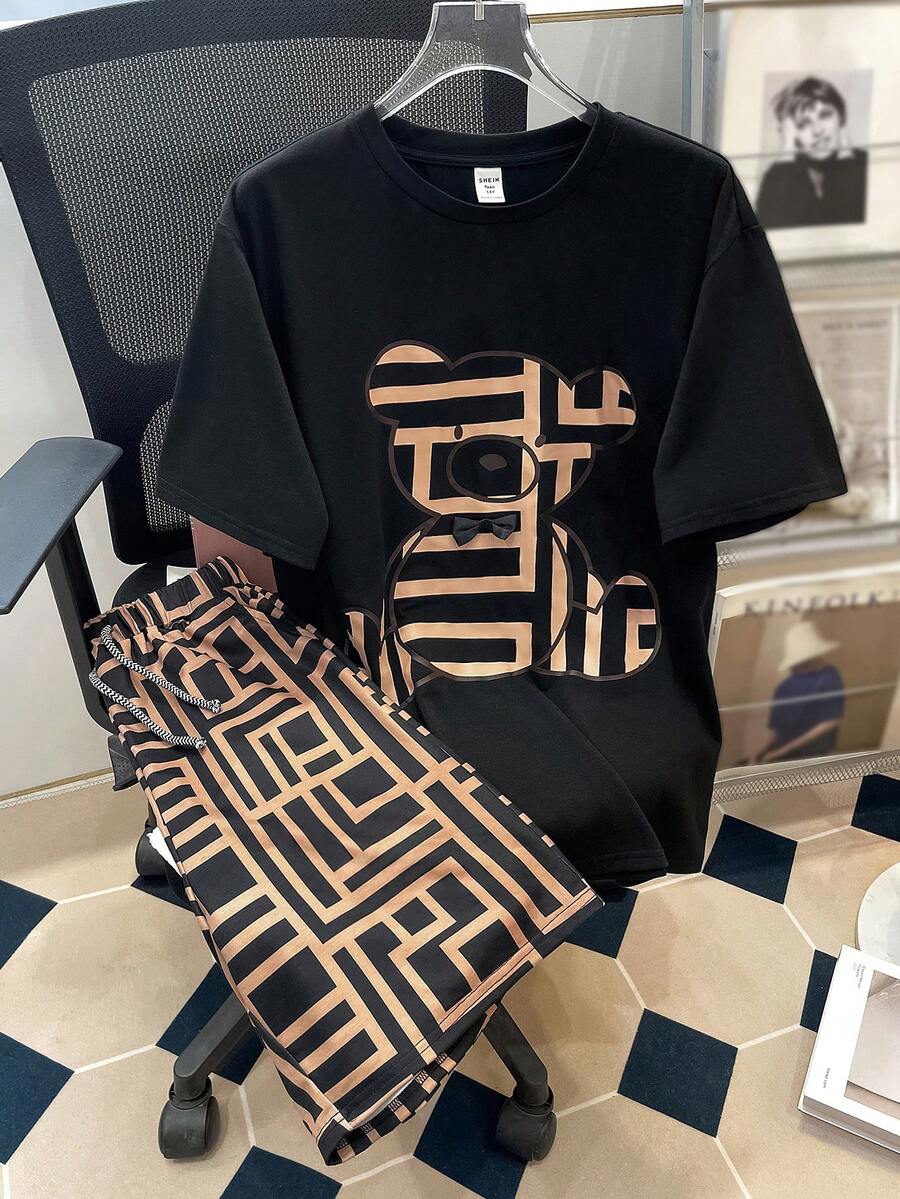 SHEIN 青少年男孩休閒酷熊印花T恤，配有蝴蝶結細節設計和圓領針織短袖上衣和印花短褲套裝 - 彩色 - 查看 1