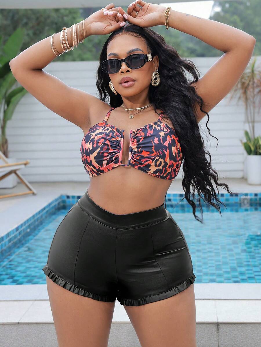 SHEIN Unity Plus Size Women Fashionable Elastic Coated Ruffle Hem Shorts