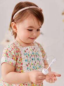 SHEIN Dziewczynki Elegancki Ditsy Floral Printed Ruffled Front Panel Krótki Rękaw Top I Szorty Zestaw W Stylu Wiejskim - Wielokolorowe - Zobacz 4