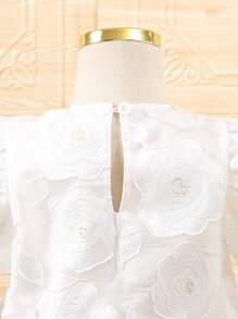 SHEIN Bộ 2 món Cô Gái Trẻ Tuyệt Đẹp Họa Tiết Hoa Áo Tay Phồng Và Váy Lưới Eo Co Giãn - trắng - Xem 4