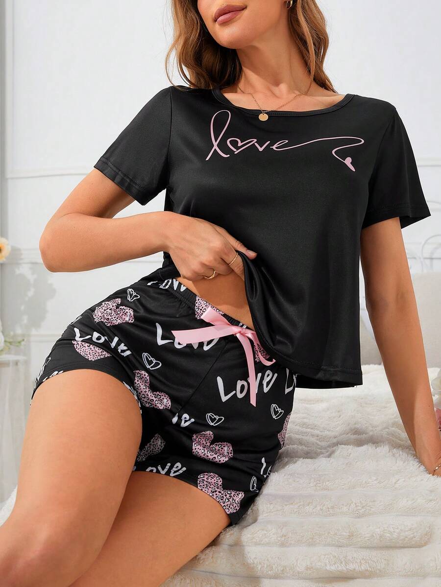 Plus Size Trái Tim & Chữ Cái Tiếng Anh In Áo Thun Tay Ngắn Và Quần Short Pyjama Set Cho Nữ - màu đen - Xem 1