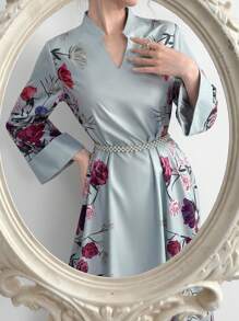 Al Najma Robe longue imprimée pour femme avec manches évasées et col cranté, ornée d'un motif floral, idéale pour le printemps et l'été. Robe longue modeste de style arabe, Robe casual à manches longues