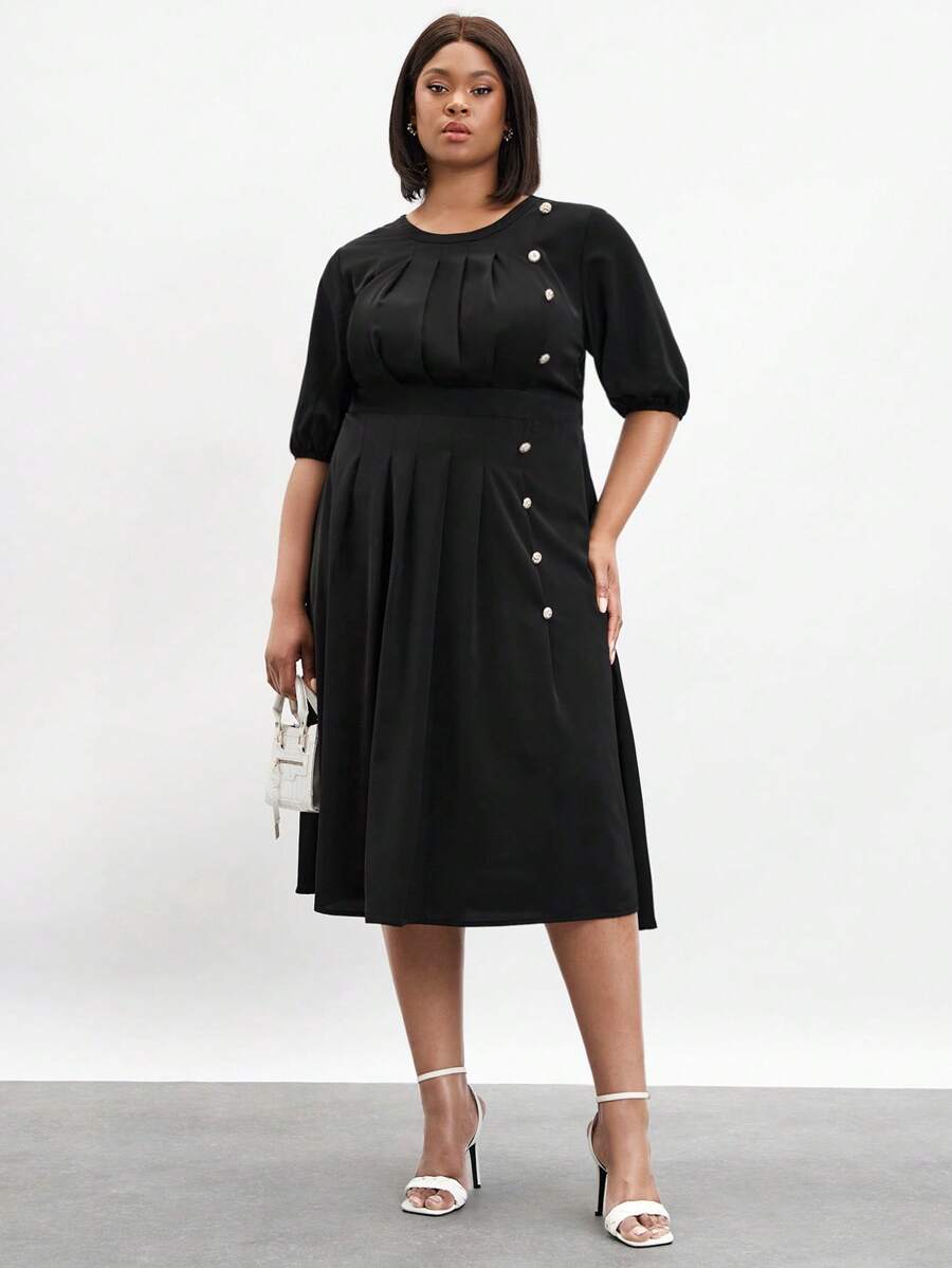 BizChic 大尺寸春夏純色優雅褶皺裝飾鈕扣連身裙 - 黑色 - 查看 1