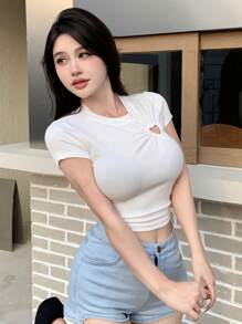 DAZY Summer Solid Color Heart Hollow Out Ruffle Hem Slim Fit Cropped T-Shirt - White - View 6