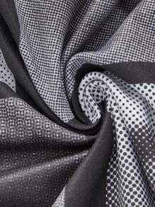 SHEIN ICON 加大尺碼肖像印花緊身背心連身裙 - 黑與白 - 查看 4