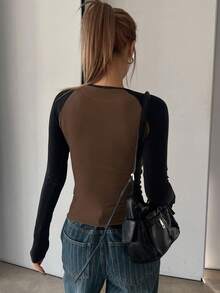 DAZY Áo thun dài tay cổ tròn trễ vai phối màu cho mùa hè - màu nâu - Xem 2