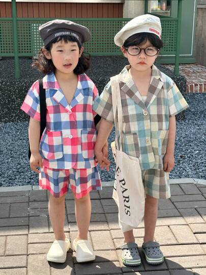 SHEIN Young Boy Gentleman Plaid Two-Piece Set, High-Definition Plaid With Good Breathability, Loose And Fashionable Style That Is Both Comfortable And Fashionable, No Need To Worry About Matching, Easy To Walk Out The Door, Suitable For Friend Gatherings, Birthday Parties, Stage Performances, Suitable For Spring And Summer Seasons.