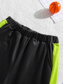 SHEIN Boys' Loose Sports Round Neck 2 In 1 Pattern Short-Sleeved T-Shirt Shorts Two-Piece Set