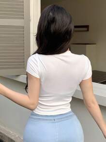 DAZY Summer Solid Color Heart Hollow Out Ruffle Hem Slim Fit Cropped T-Shirt - White - View 3