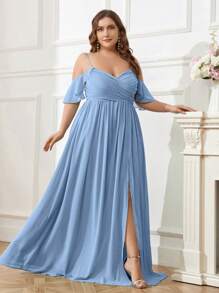 SHEIN Belle Vestido de dama de honor de talla grande de chifón con hombro descubierto, banda de cintura fruncida delantera, abertura alta y entrepierna baja - Neblina azul - Ver 4