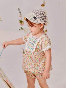 SHEIN Dziewczynki Elegancki Ditsy Floral Printed Ruffled Front Panel Krótki Rękaw Top I Szorty Zestaw W Stylu Wiejskim - Wielokolorowe - Zobacz 3