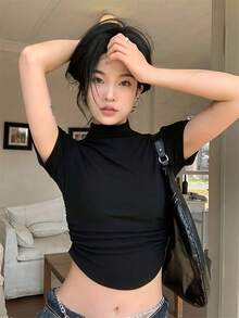 女士立领褶皱短款 T 恤