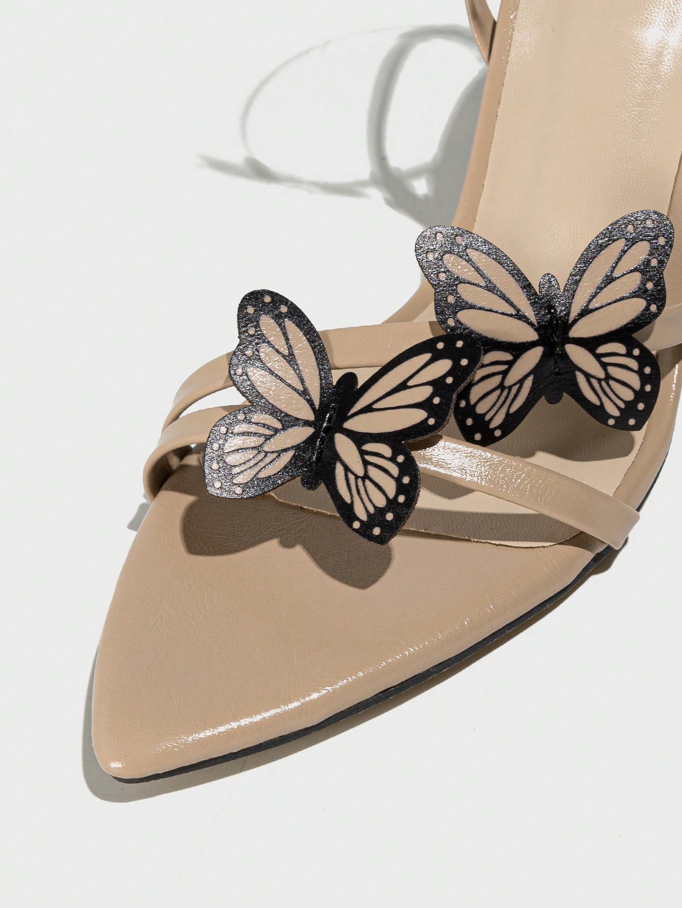 حذاء كعب عالٍ نسائي مزين بالفراشات ذو رأس مدبب، حذ...